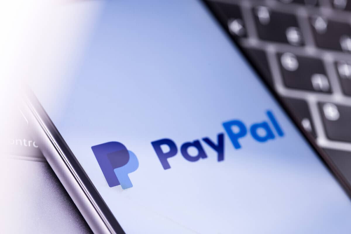 بايبال (PayPal) تواجه ضغوطاً تنظيمية إثر تلقيها استدعاءً للتحقيق من قِبل لجنة الأوراق المالية والبورصات (SEC) بشأن عملتها المستقرة (PYUSD)