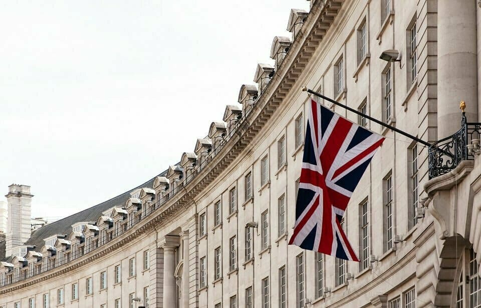 مستشار الخزانة في المملكة المتحدة يطالب المنظِّمين بالسماح ببعض المخاطرة في الأسواق المالية