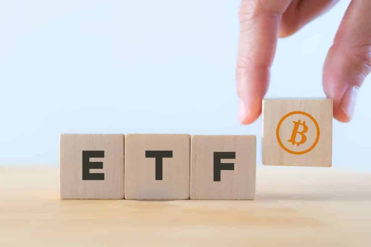 السوق الأمريكية تشهد طلباً جديداً للموافقة على إطلاق منتج Bitcoin ETF لتداولات BTC الفورية وسط ترقب صدور قرارٍ من SEC